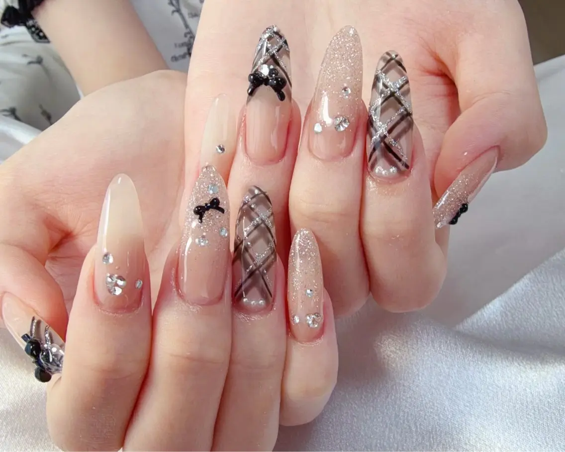 ネイル オーロラネイル チークネイル 長さ出し フットネイル フレンチネイル Miss Nailのネイルデザイン