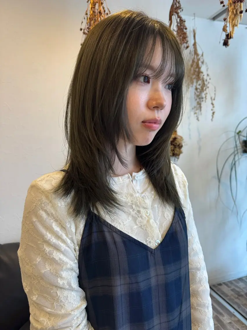 セミロング カラー ブリーチ ダブルカラー グレージュ ブリーチなしカラー オリーブグレージュ ヘアカラー m ā l o.🌷 サカモトマイコのヘアスタイル