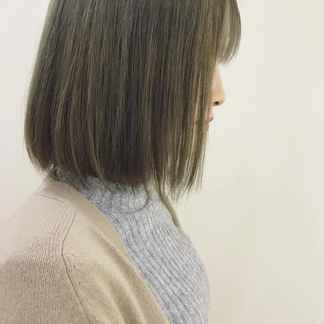 ショート カラー アッシュ ベージュカラー ハイトーンカラー ボブ ハイトーン/ショート 村上淳乃🐥のヘアスタイル