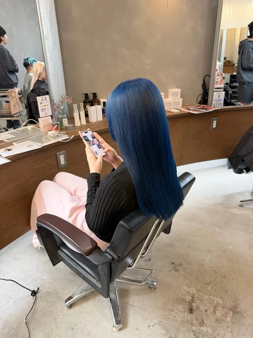 ロング カラー ブリーチ ブルーカラー ネイビーカラー ✂︎SAITOU AKIRA✂︎のヘアスタイル