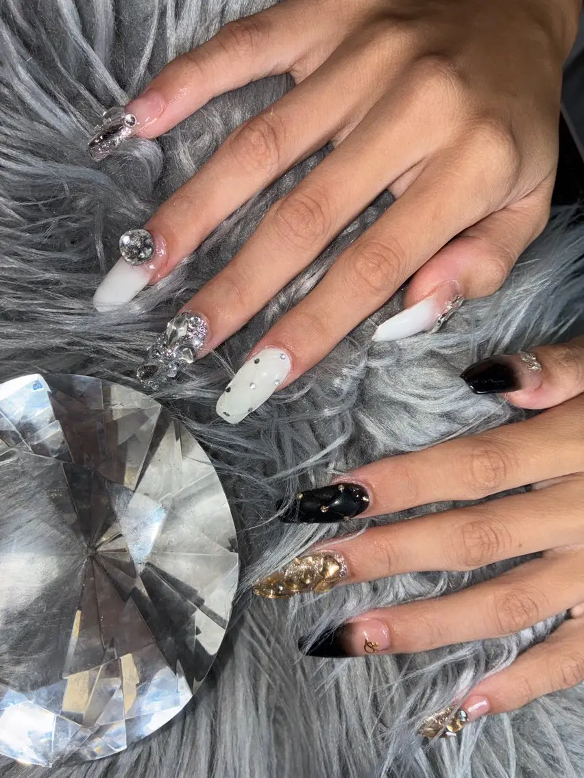 ミディアム ハンドネイル YOKOSUKA NAILS💅🍃のネイルデザイン