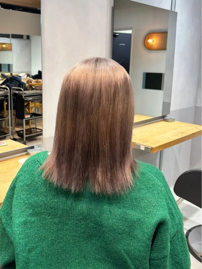 ミディアム カラー カット ヘアカラー トリートメント 💎ハイトーン/艶 カラー モエカ💎のヘアスタイル