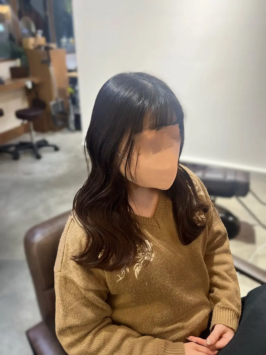 セミロング 外ハネヘア 塩川ももこ/ 自然な縮毛矯正のヘアスタイル