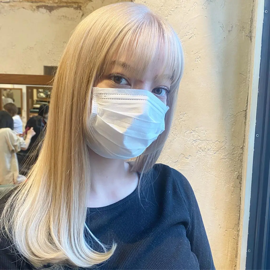 セミロング カラー ブリーチ ブロンド ダブルカラー ハイトーンカラー マンツーマン 美容師💚コウブチのヘアスタイル