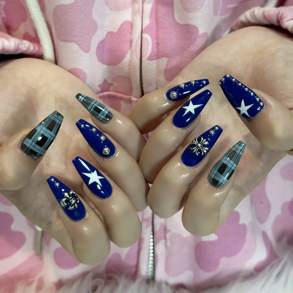 ネイル オーロラネイル ボルドー ブラウン 氷ネイル・うるうるネイル キラキラネイル ハンドネイル Julli NailStudioのネイルデザイン