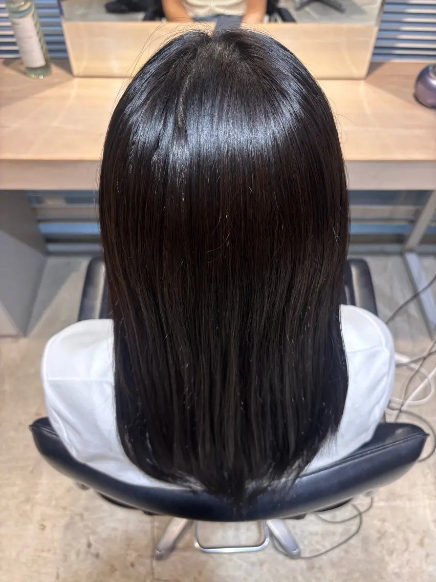 セミロング ヘアカラー 本荘 波音のヘアスタイル
