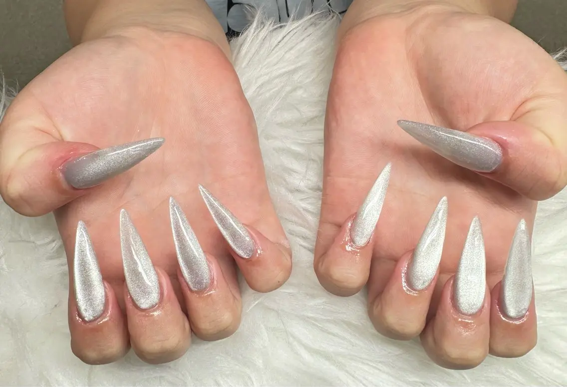 ネイル MIKA RUBY NAIL SLONのネイルデザイン