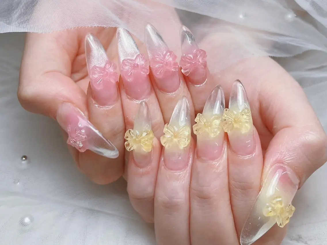 ネイル 💕リリ 🩷のネイルデザイン