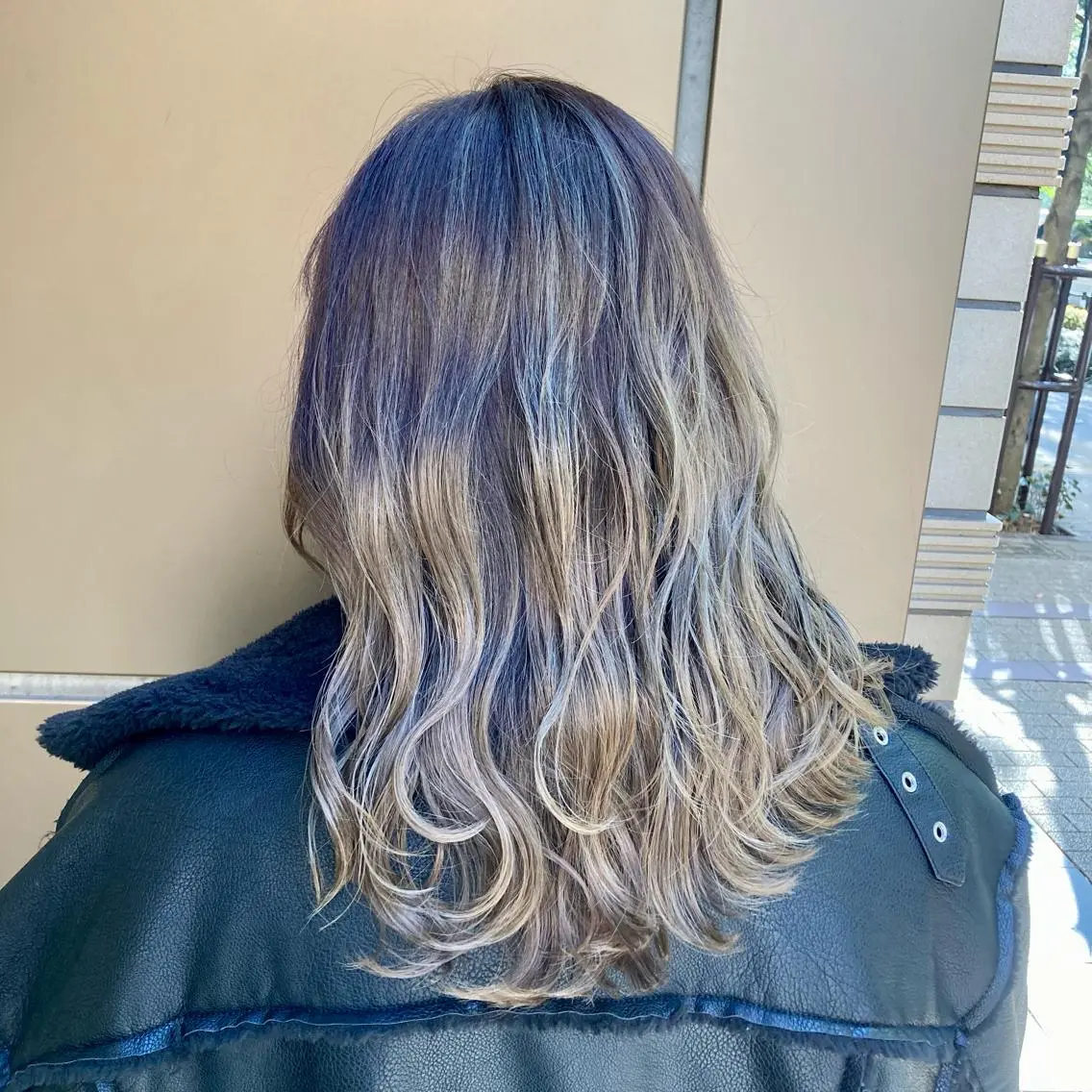 セミロング カラー アッシュ ハイライトカラー オリーブアッシュ ハイライト 松岡 知のヘアスタイル