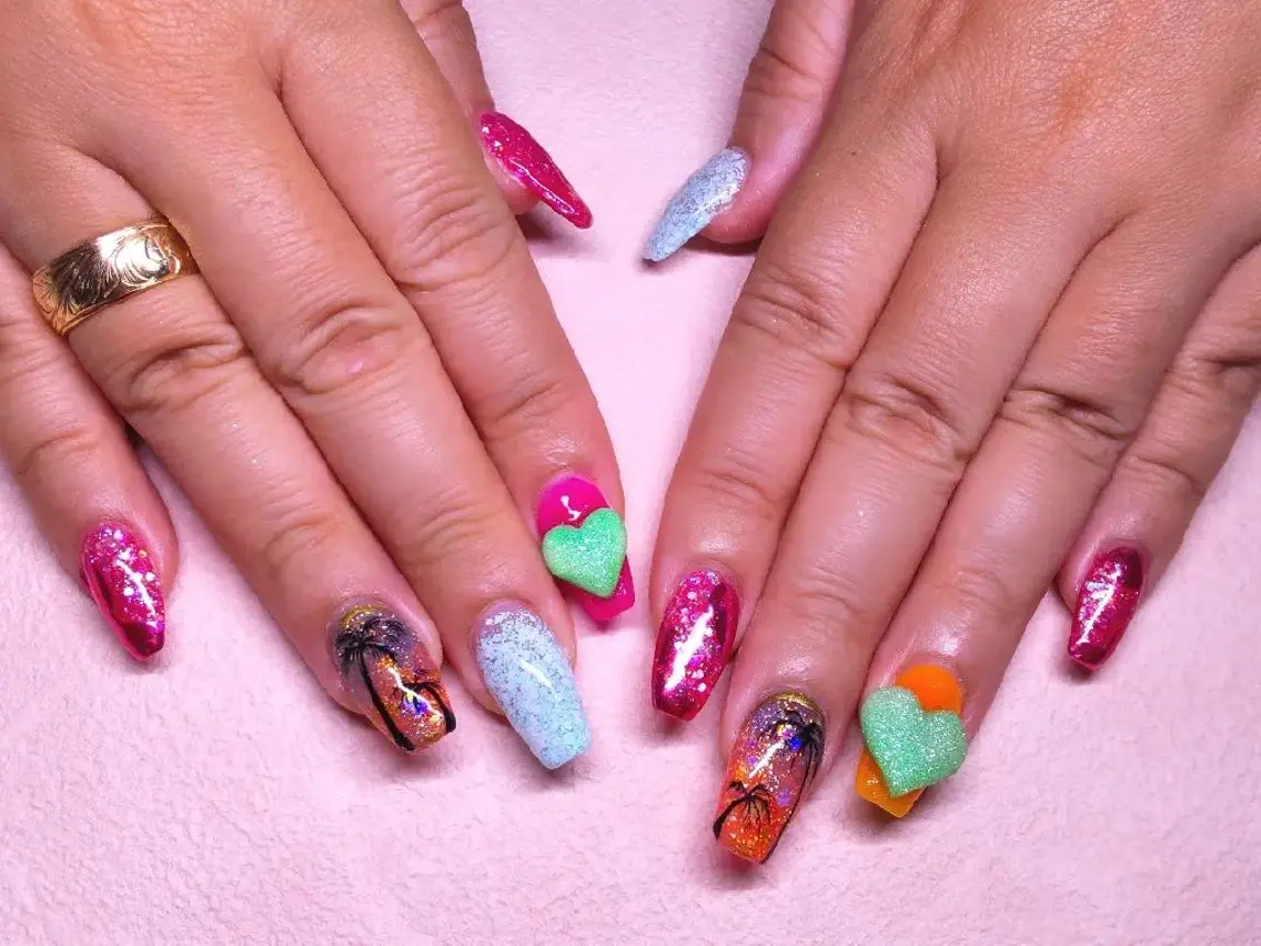 ミディアム ネイル 長さ出し ジェルネイル ハート キラキラネイル ニュアンスネイル T&A nailのネイルデザイン