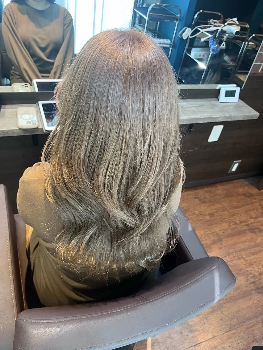 ロング ヘアカラー N° Elune MIYUUのヘアスタイル