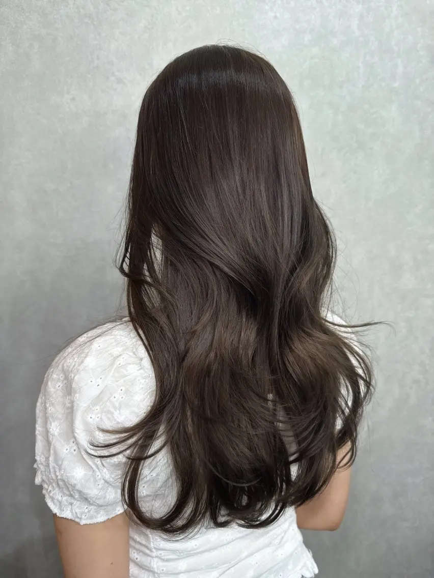 ロング カラー ベージュカラー オリーブベージュ AIRI layer cut hairのヘアスタイル