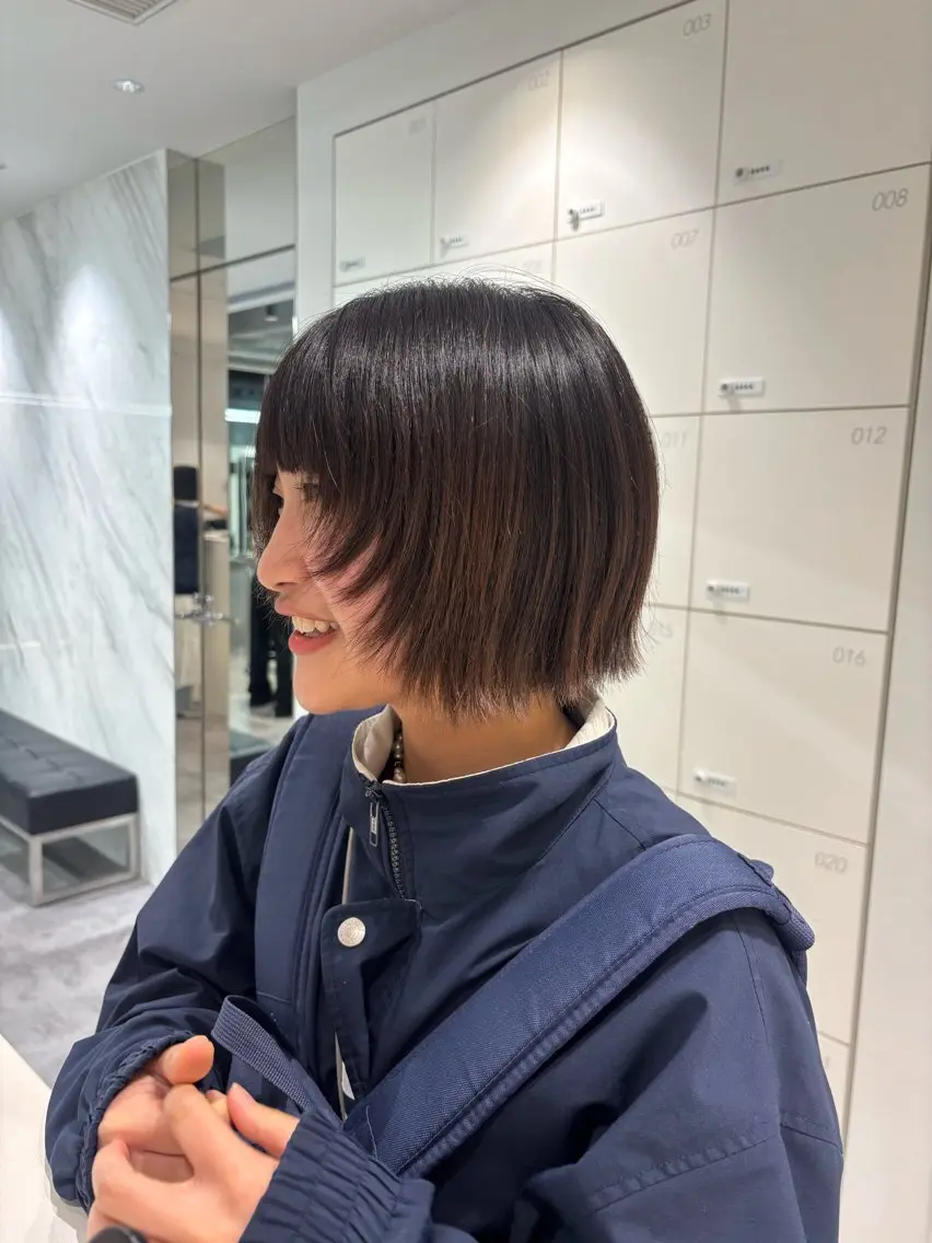 ショート ボブ 顔周りカット レイヤーカット 佐藤 芽依のヘアスタイル