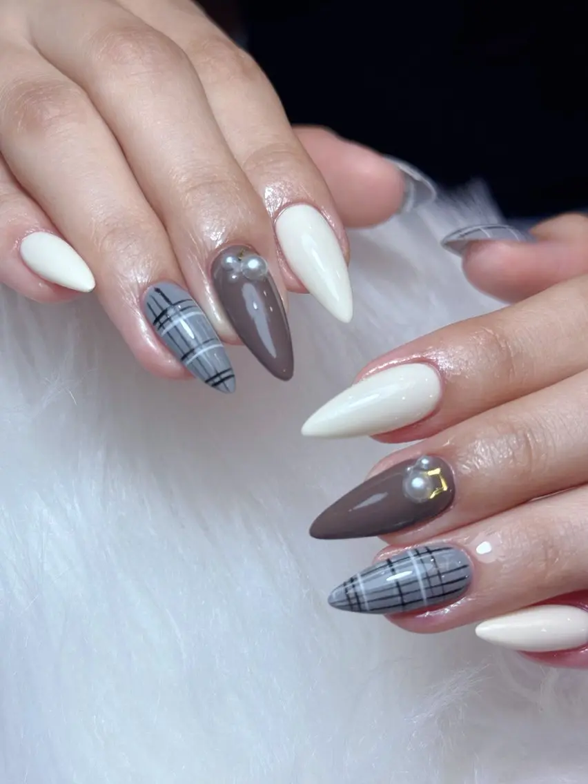 ネイル アートネイル ジェルネイル ニュアンスネイル シンプルネイル ネイルチップ ハンドネイル Lisa Nail Salonのネイルデザイン