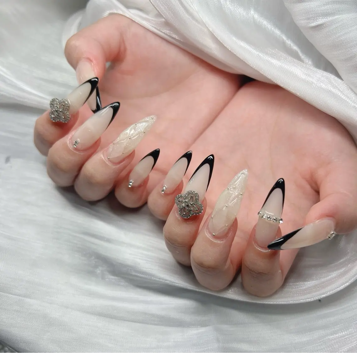 ネイル 長さ出し グラデーション 卒業式 キラキラネイル マグネットネイル ハンドネイル Lee Nailsのネイルデザイン