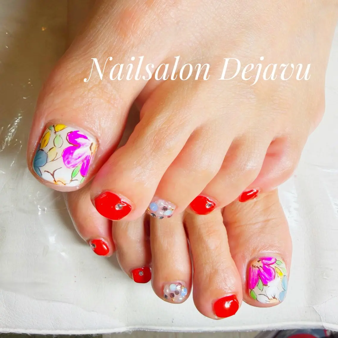 ネイル フラワーネイル フットネイル 持ち込み フットネイル Nail salon Dejavu 🌿のネイルデザイン