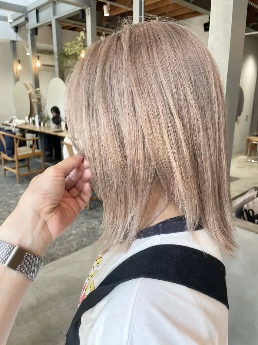ミディアム カラー ベージュカラー ホワイトベージュ 五十嵐 雄毅のヘアスタイル