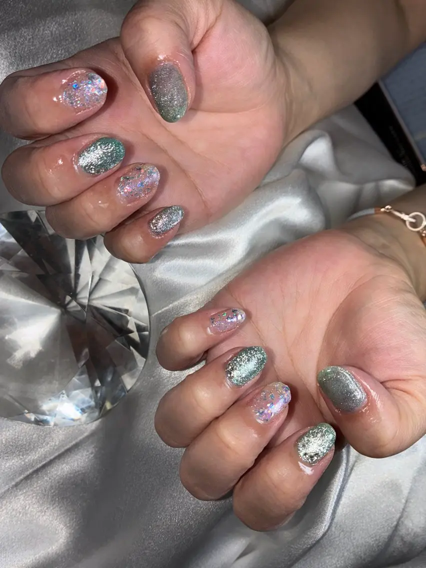ショート ハンドネイル YOKOSUKA NAILS💅🩶のネイルデザイン