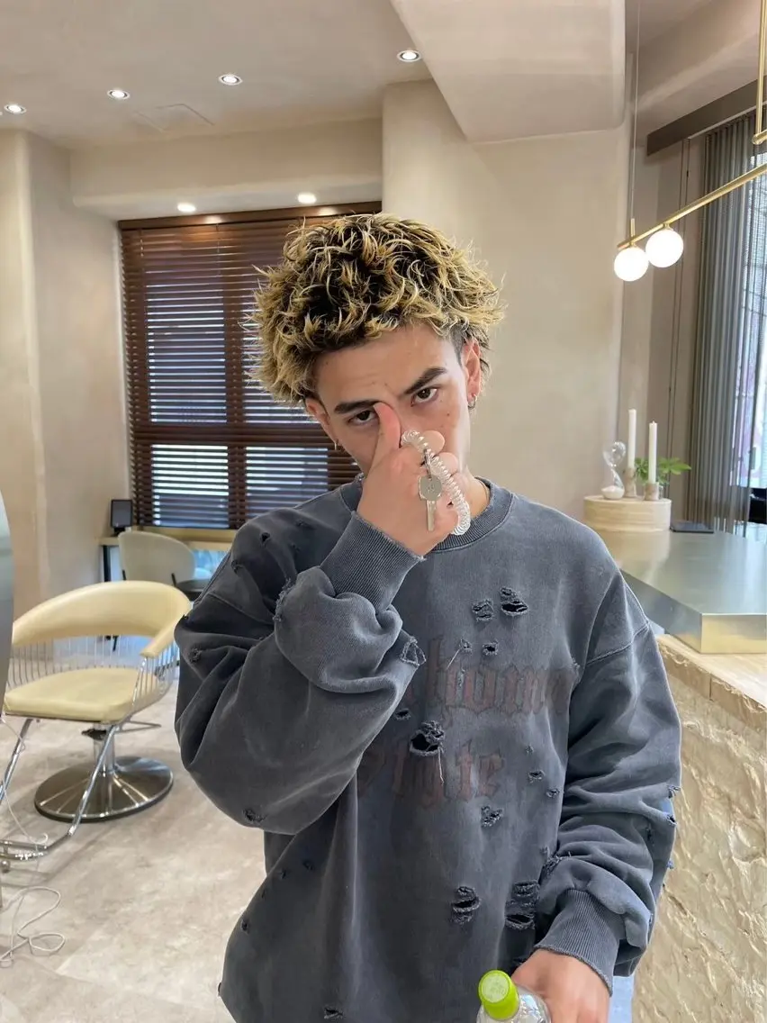 ショート カラー パーマ メンズ メンズパーマ スパイキーショート ショートヘア 吉岡 幸之進のヘアスタイル