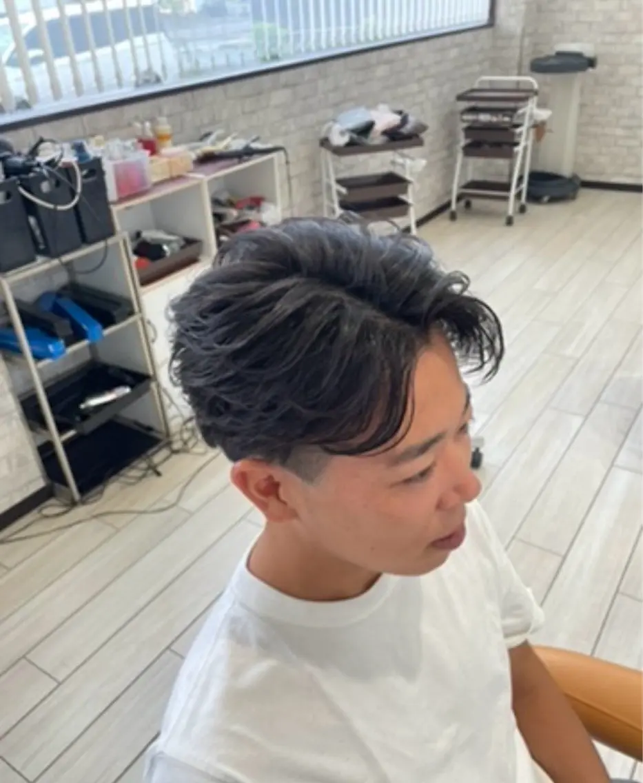 【流行りのパーマはこれ‼️👑👑】men'sカット+フェザーパーマの写真