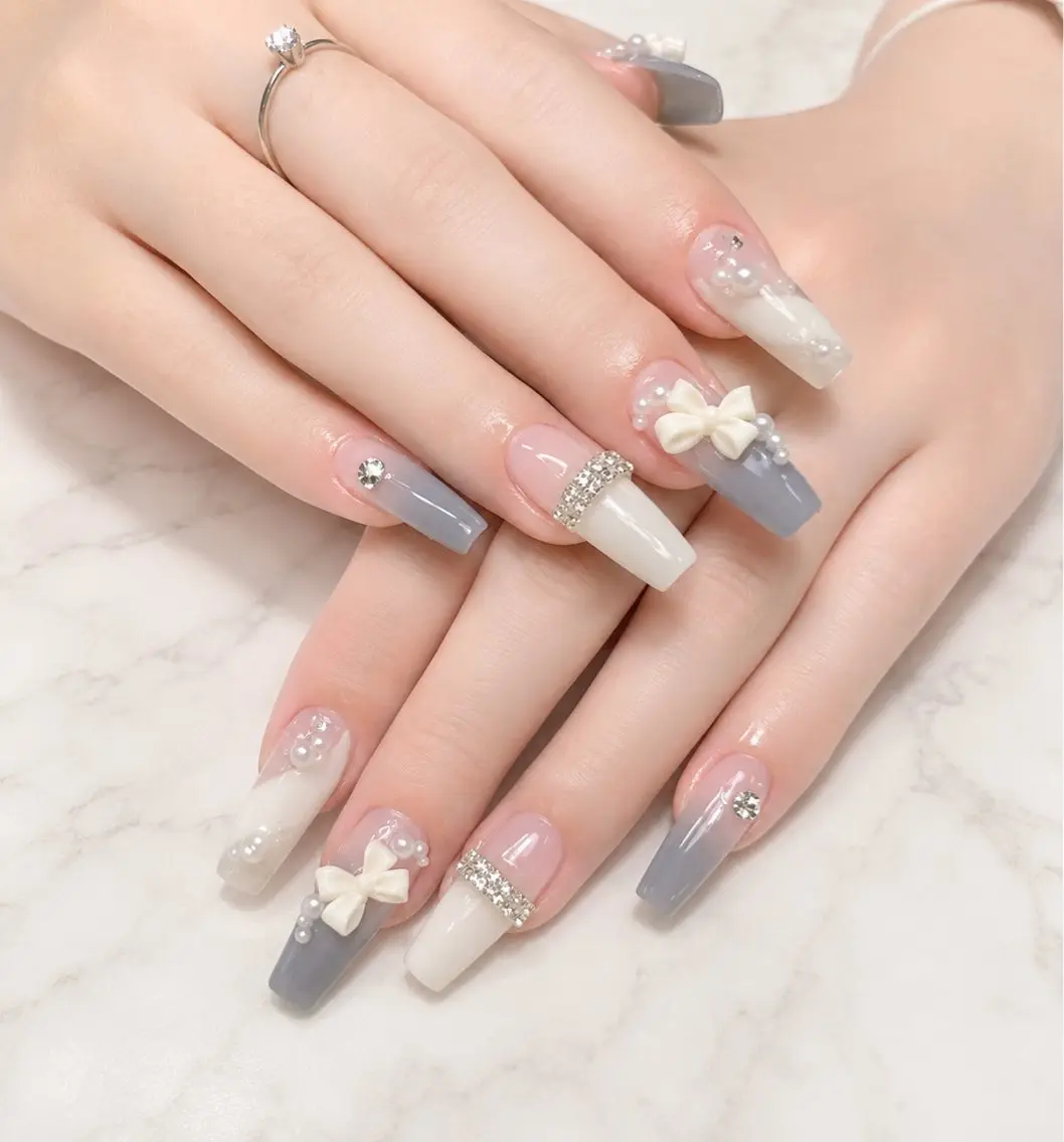 ネイル フレンチネイル ジェルネイル 韓国ネイル マグネットネイル 持ち込み ハンドネイル Royal Nail-RINAのネイルデザイン