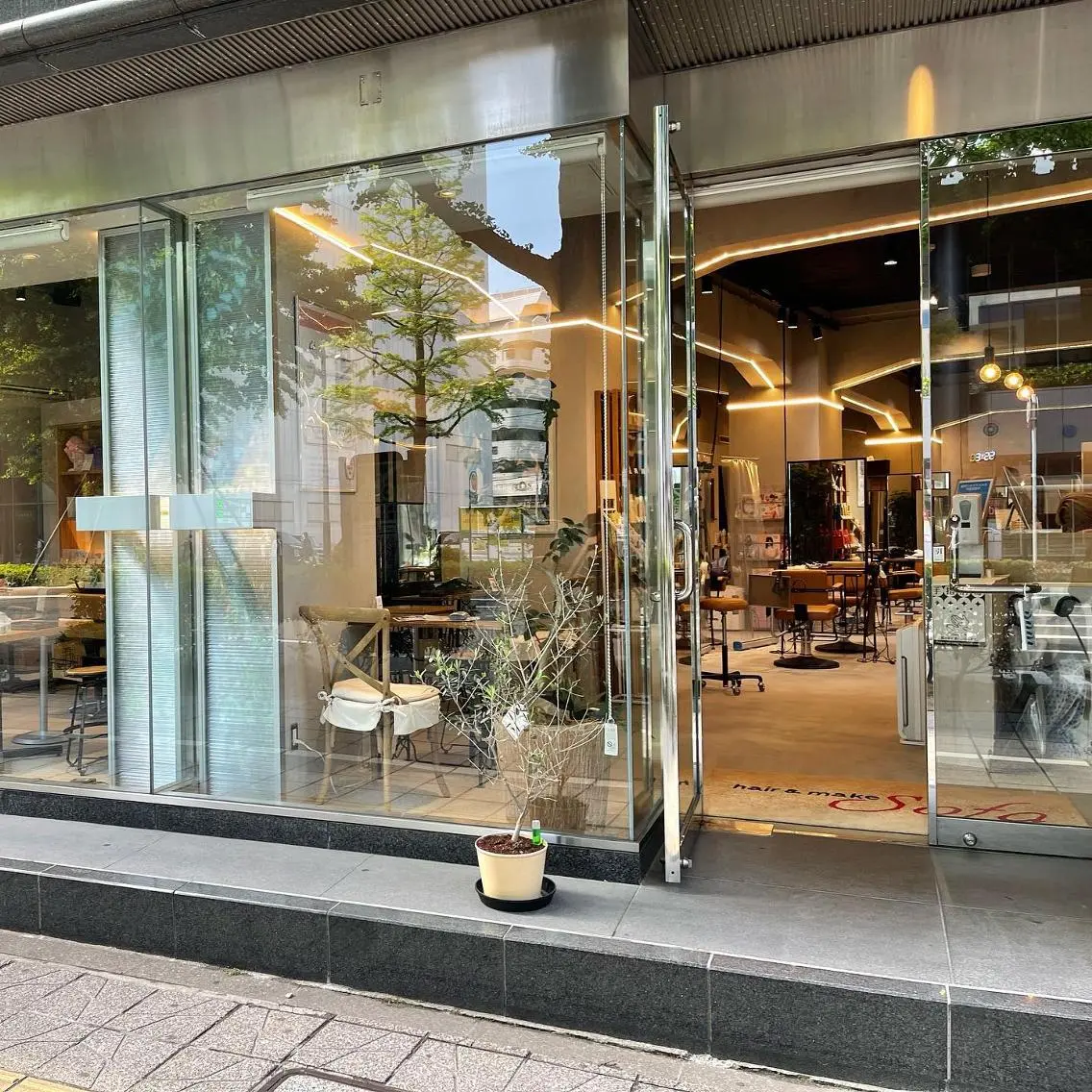 ミディアム カラー ヘアアレンジ イルミナカラー 髪質改善 レイヤーカット 外ハネヘア 縮毛矯正 ❥【韓国風ヘア】 stylist 林❥のエステ・リラクイメージ
