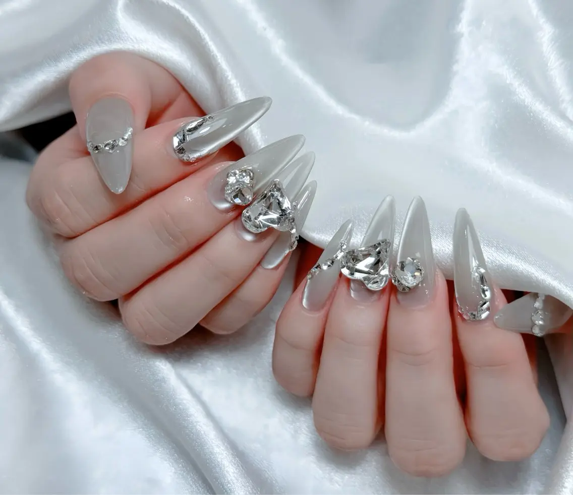 ネイル オーロラネイル チークネイル 桜ネイル クリアネイル ドット ハンドネイル Rin Nail 新大久保店のネイルデザイン