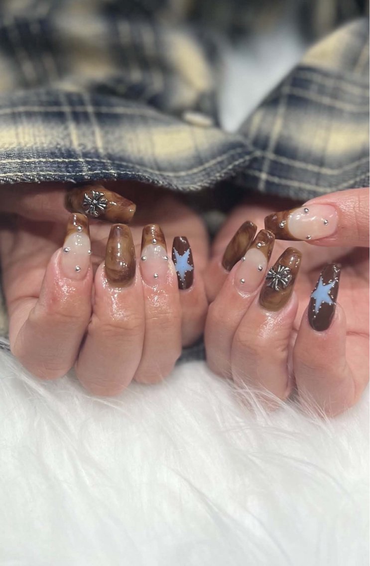 ネイル 長さ出し キラキラネイル 韓国ネイル マグネットネイル 持ち込み KOTORA NAILのネイルデザイン