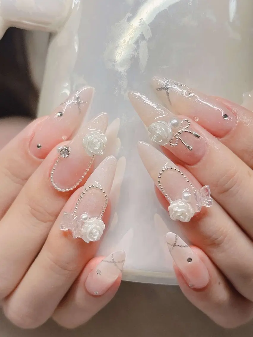 ネイル 長さ出し グラデーション 卒業式 キラキラネイル マグネットネイル Lee Nailsのネイルデザイン