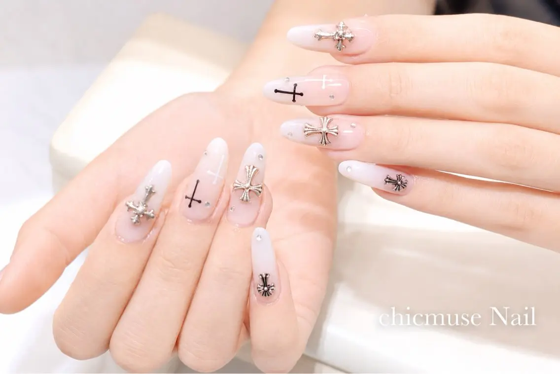 ネイル フラッシュネイル フットネイル フレンチネイル ジェルネイル ガラスフレンチ chicmuse nailのネイルデザイン