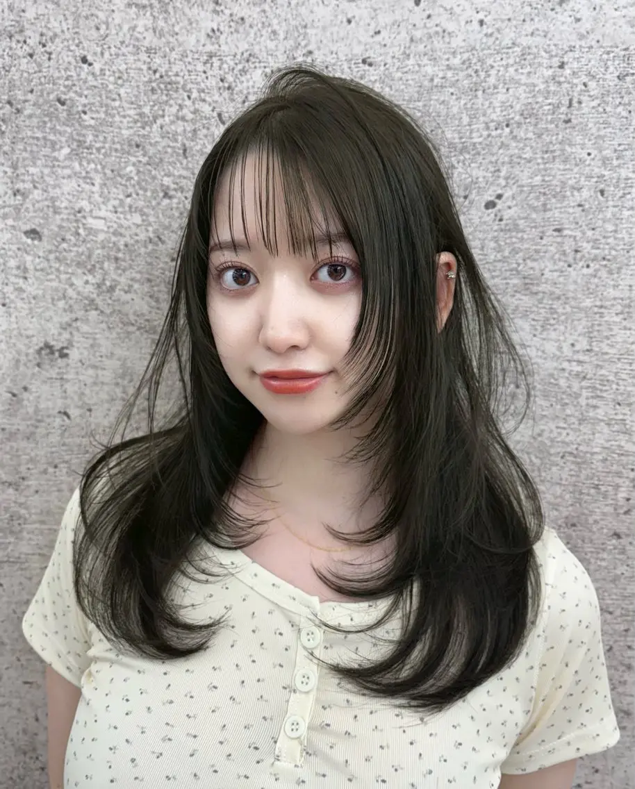 ロング カラー グレージュ オリーブグレージュ オリーブグレー レイヤーカット カット ヘアカラー トリートメント SHOUHEI 韓国風レイヤーカットのヘアスタイル