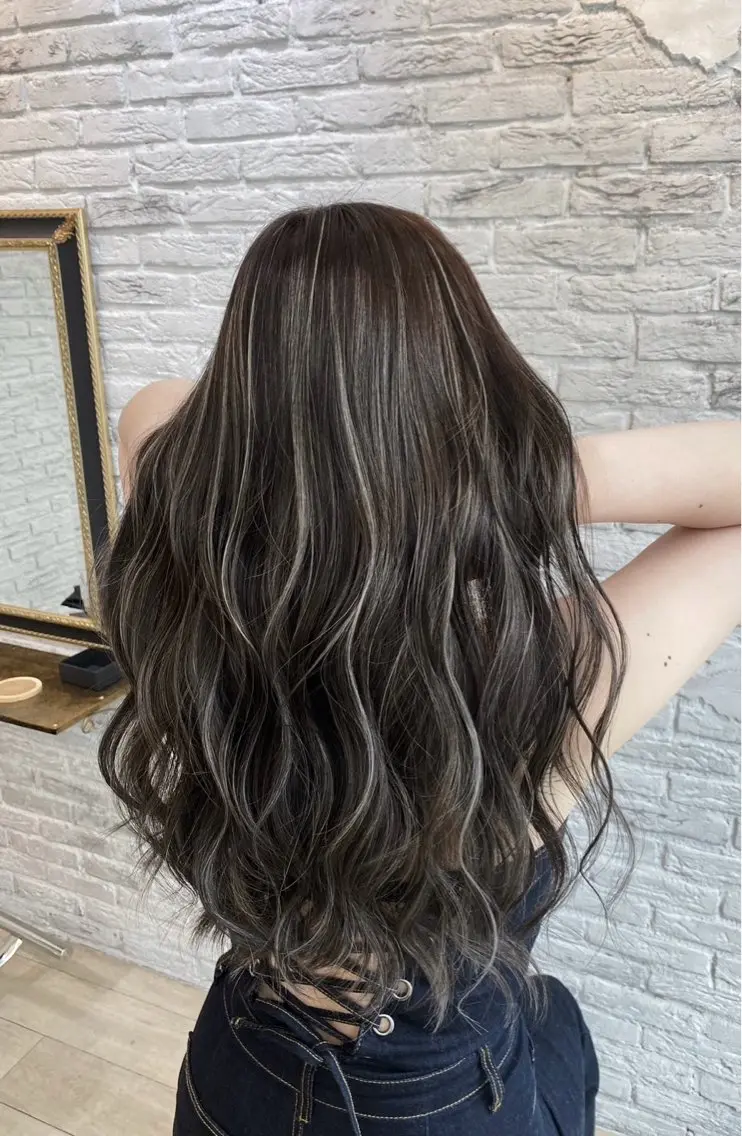 ロング カラー ダークグレー ダークグレージュ グレージュ ハイライトカラー ハイライト ヘアカラー トリートメント 指名数No.1 /NAOYAのヘアスタイル