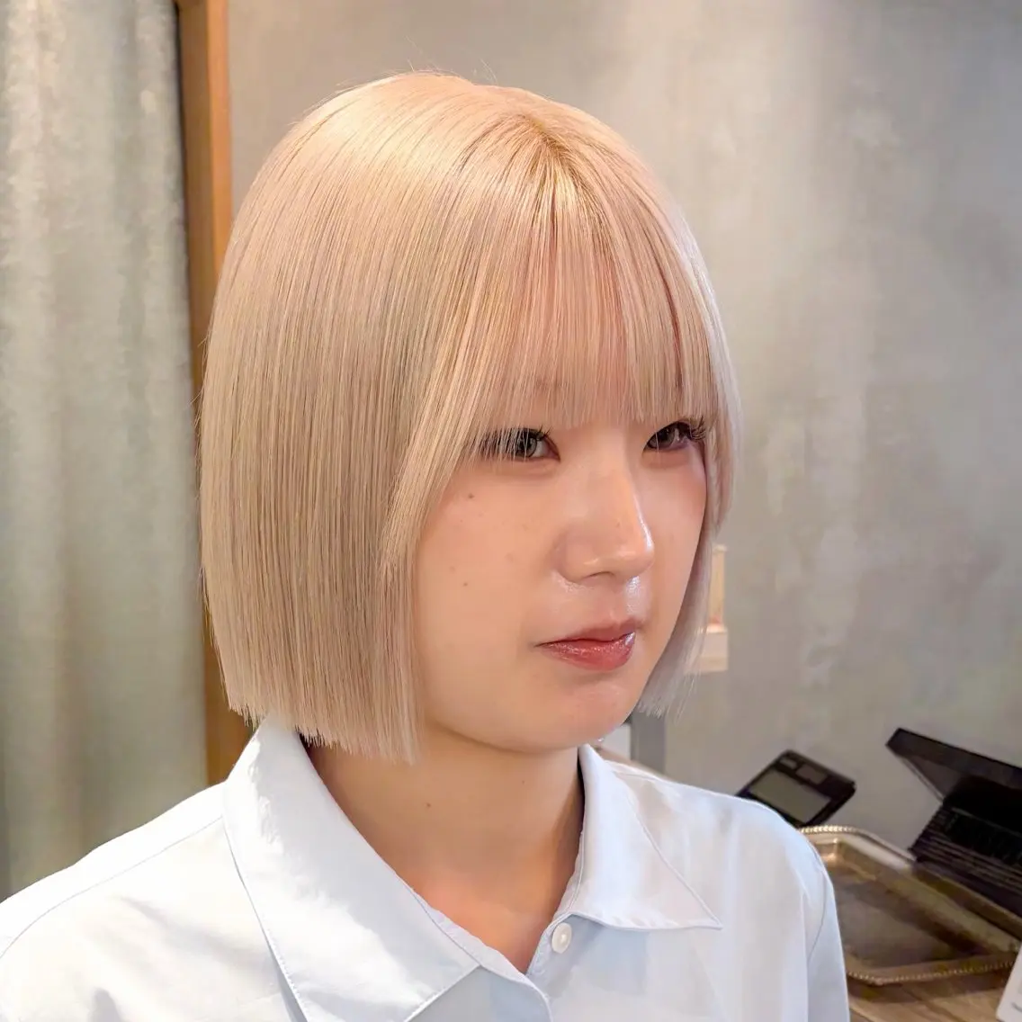 ショート カラー ベージュカラー ホワイトベージュ カット ヘアカラー トリートメント ♥️ボブ縮毛矯正/暖 色/minami♥️のヘアスタイル