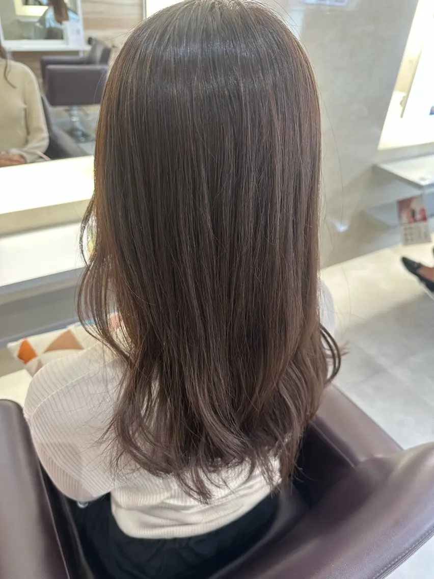 ロング カラー アッシュ ベージュカラー 透明感カラー 阪本 愛実のヘアスタイル