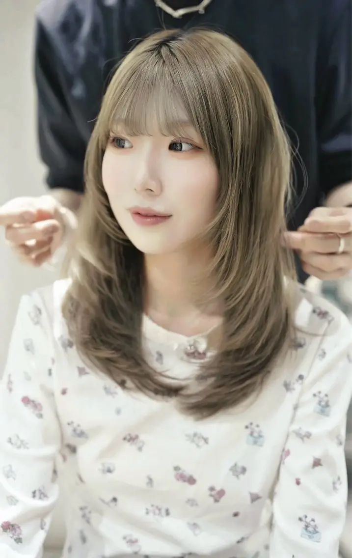 ミディアム カラー カット ヘアカラー トリートメント レイヤー/顔周り小顔 /大嶋伸吾のヘアスタイル