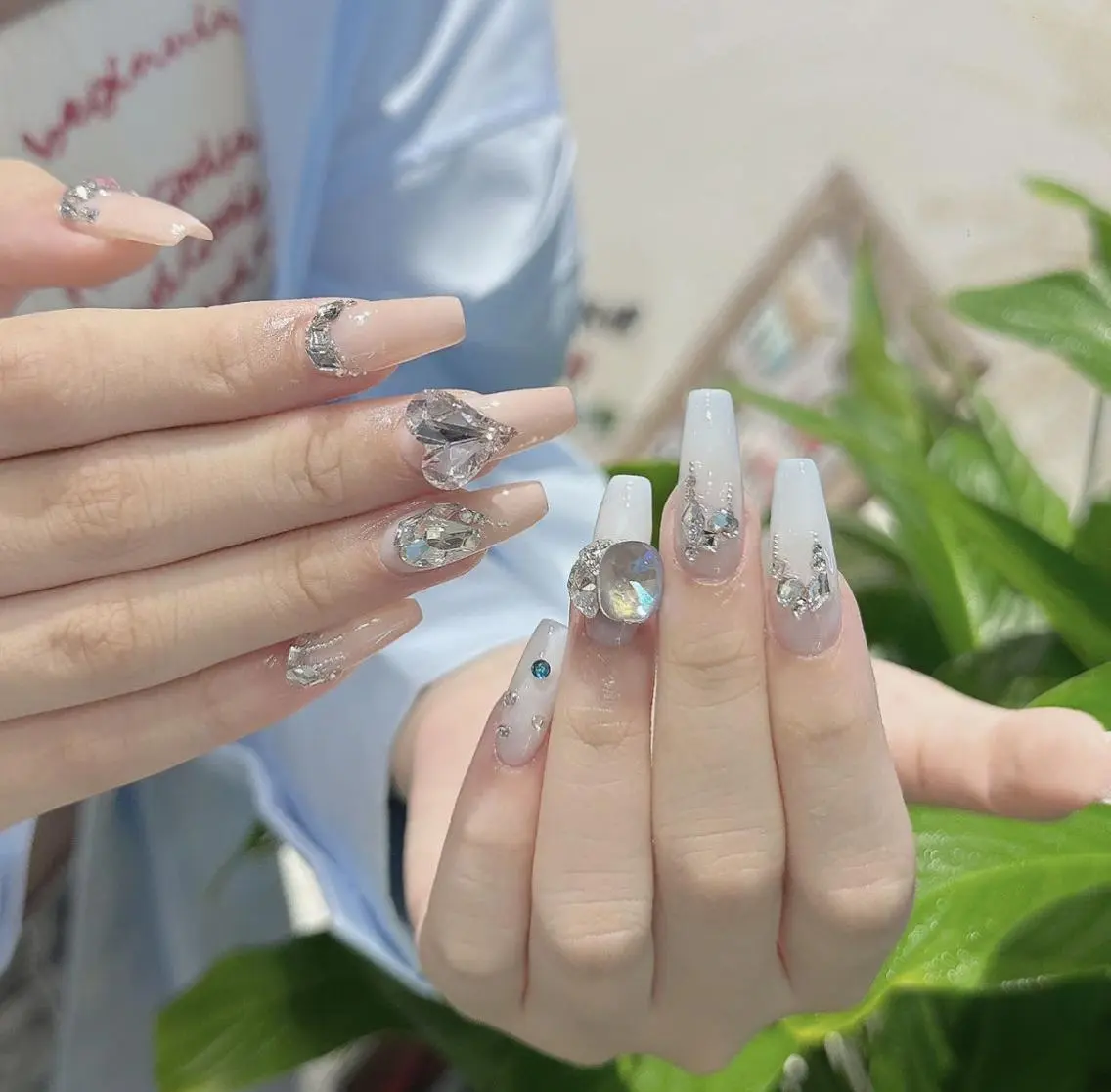 ネイル アートネイル 長さ出し ネイルチップ Queen‘s なんのネイルデザイン