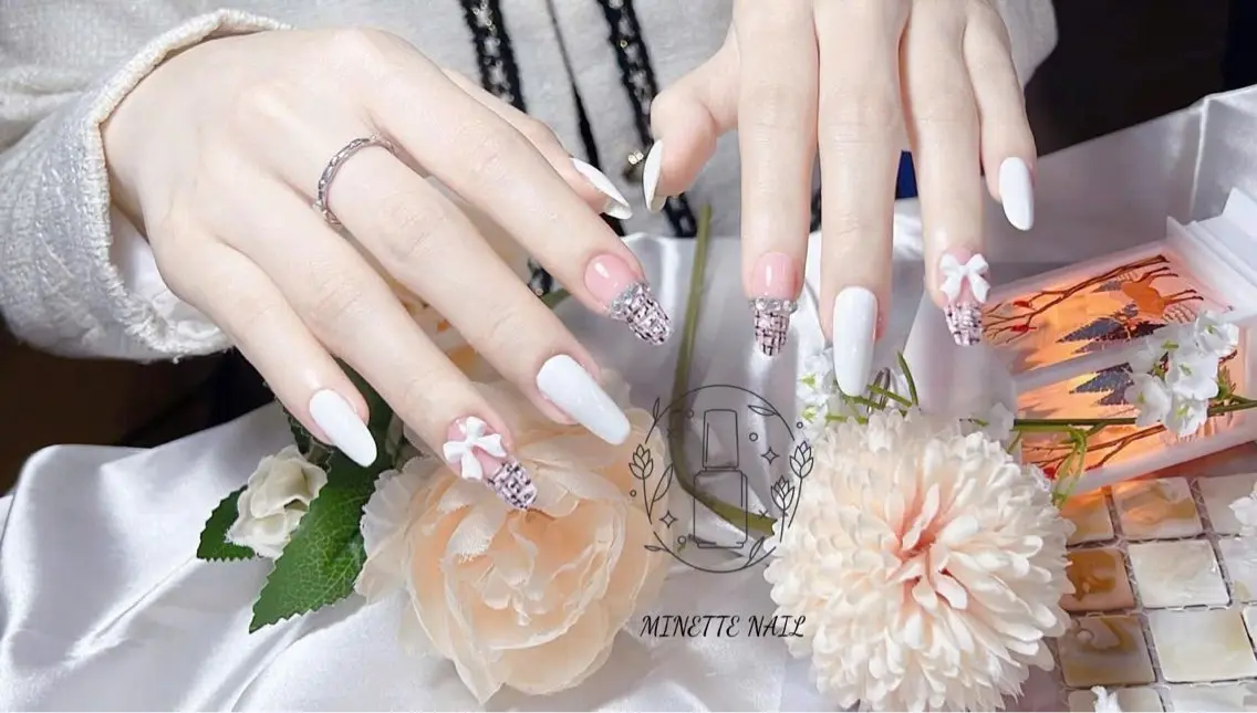 ネイル フレンチネイル ジェルネイル ガーリー マグネットネイル 持ち込み Minette Nailのネイルデザイン