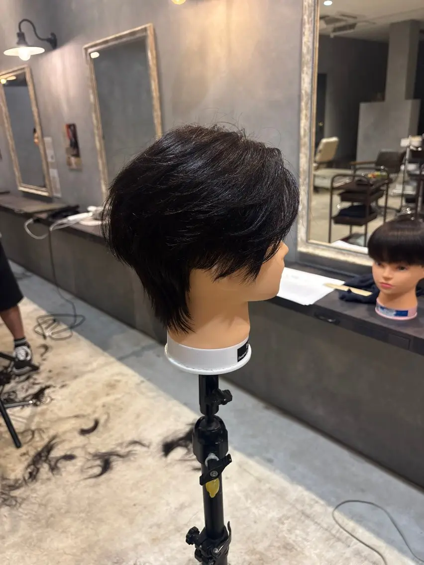 ショート ウルフカット カット ハイトーン、カラー 特化⟡.·すわ☁️のヘアスタイル
