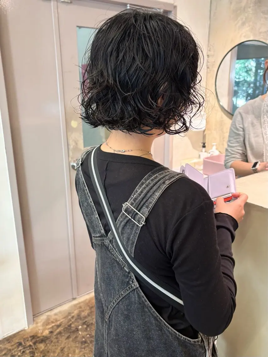 ショート パーマ ボブ カット パーマ 美空🐇 レイヤー / 透明感カラー🩰のヘアスタイル