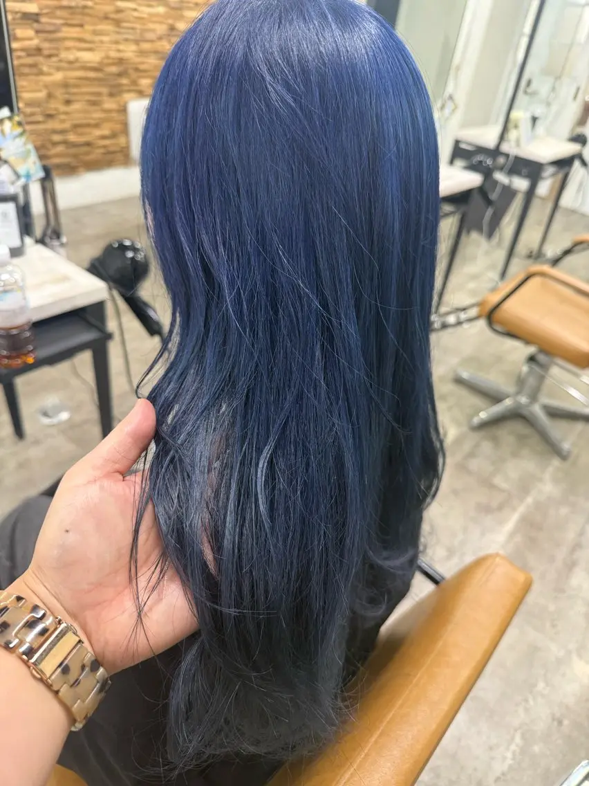 カラー ブリーチ ブルーカラー ケアブリーチ ダブルカラー イルミナカラー 韓国ヘア✨グレージュ カラーasamiのヘアスタイル