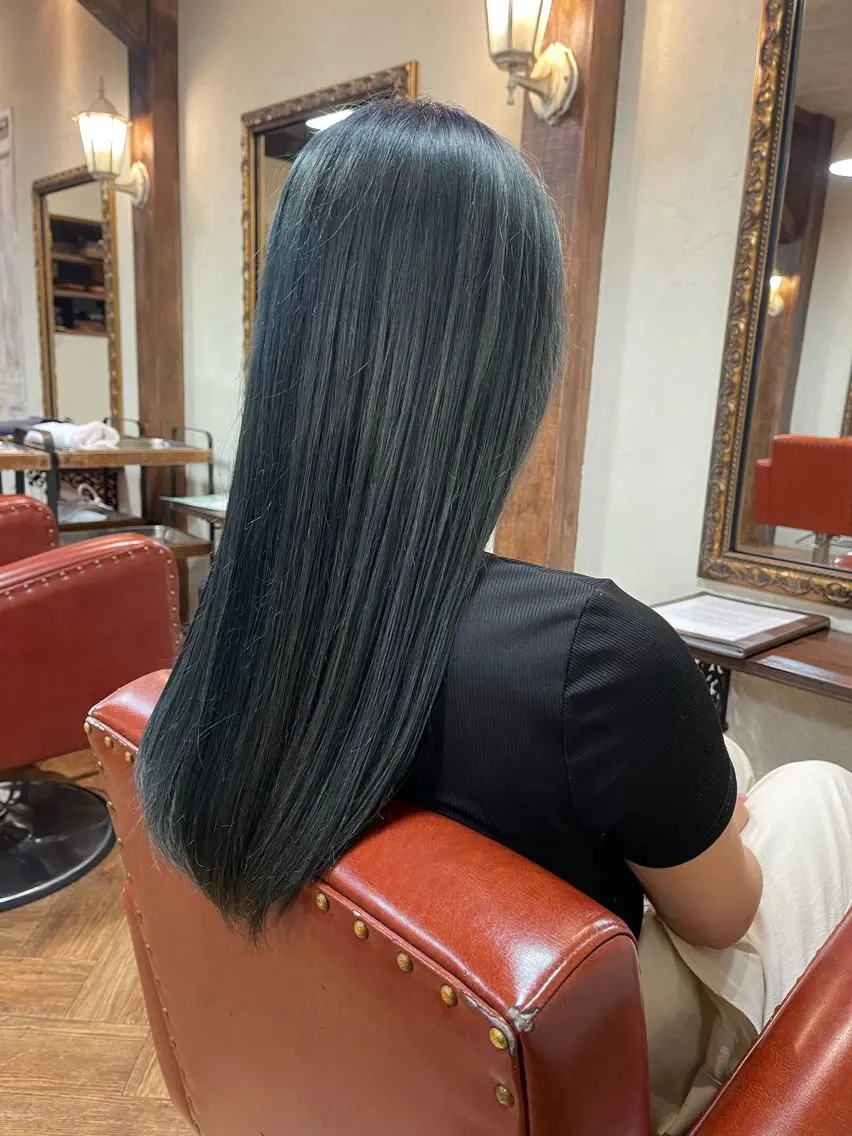 ロング アッシュ ヘアカラー 東海 竜輝のヘアスタイル
