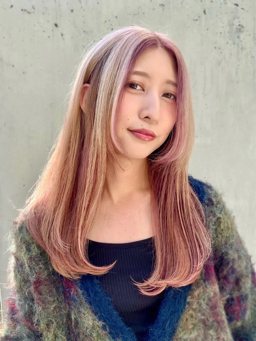 ロング カラー ベージュカラー ブリーチ ブラウンカラー インナーカラー ミルクティーベージュ ヘアカラー 派手髪デザインカラー ヒロカのヘアスタイル