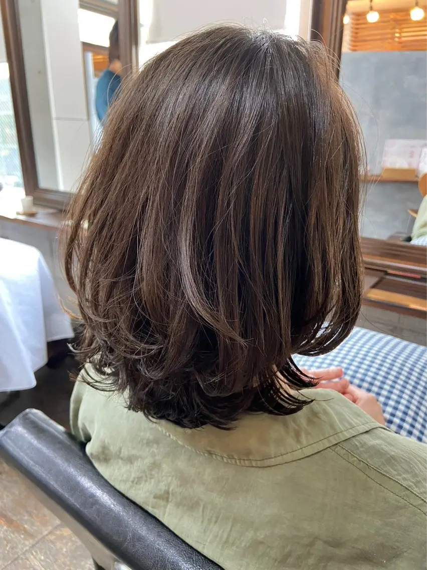 ミディアム カット ヘアカラー トリートメント J /レイヤーカット /ショートボブのヘアスタイル