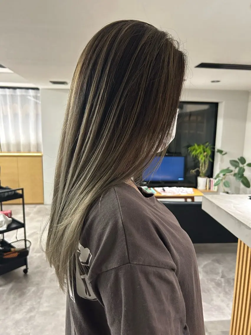 🥀ブリーチ使用、バレイヤージュ+最高級トリートメントの写真