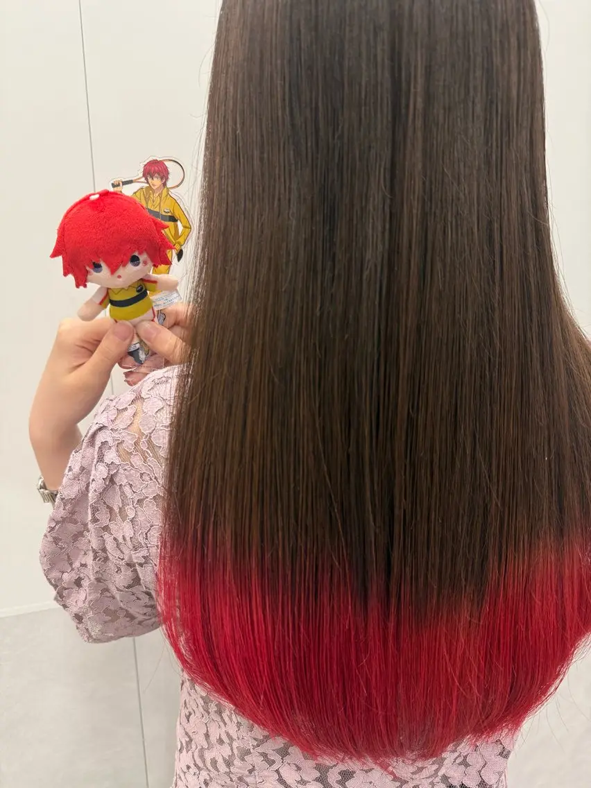 セミロング カラー ブリーチ ケアブリーチ グラデーションカラー レッドカラー ヘアカラー インナーカラー 推し ブリーチ  髪質改善のヘアスタイル