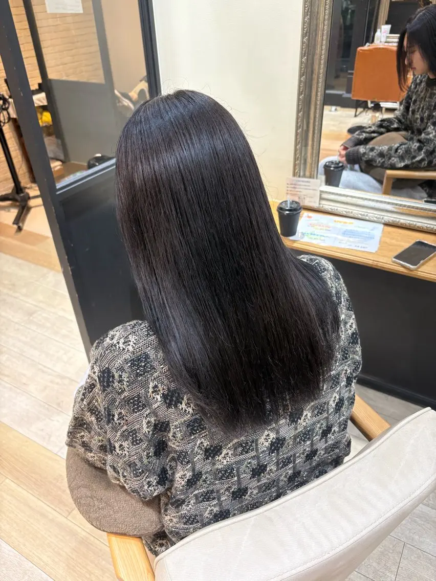 カラー ヘアカラー トリートメント しおり🍬 KOKORO🤍のヘアスタイル