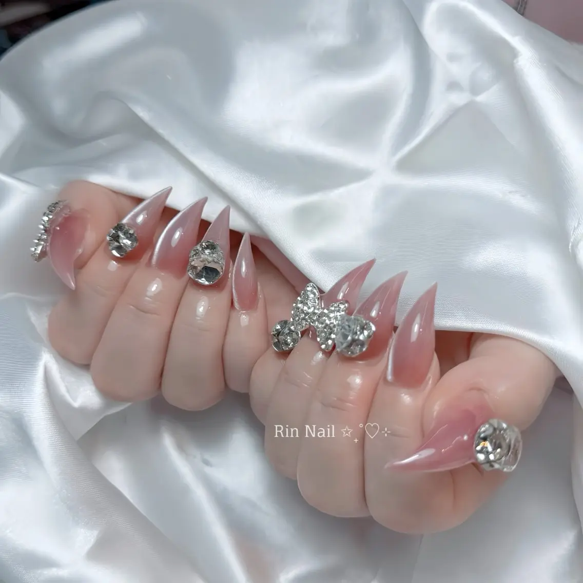 ネイル アートネイル チークネイル ジェルネイル ロングネイル マグネットネイル ハンドネイル Rin Nail 新大久保店のネイルデザイン