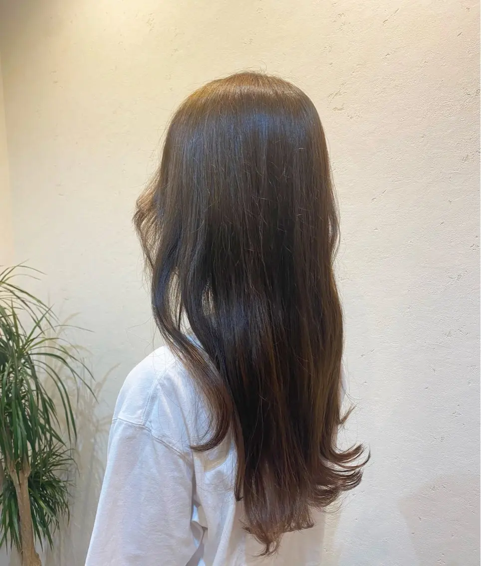 ロング カラー 佐々木 愛里のヘアスタイル