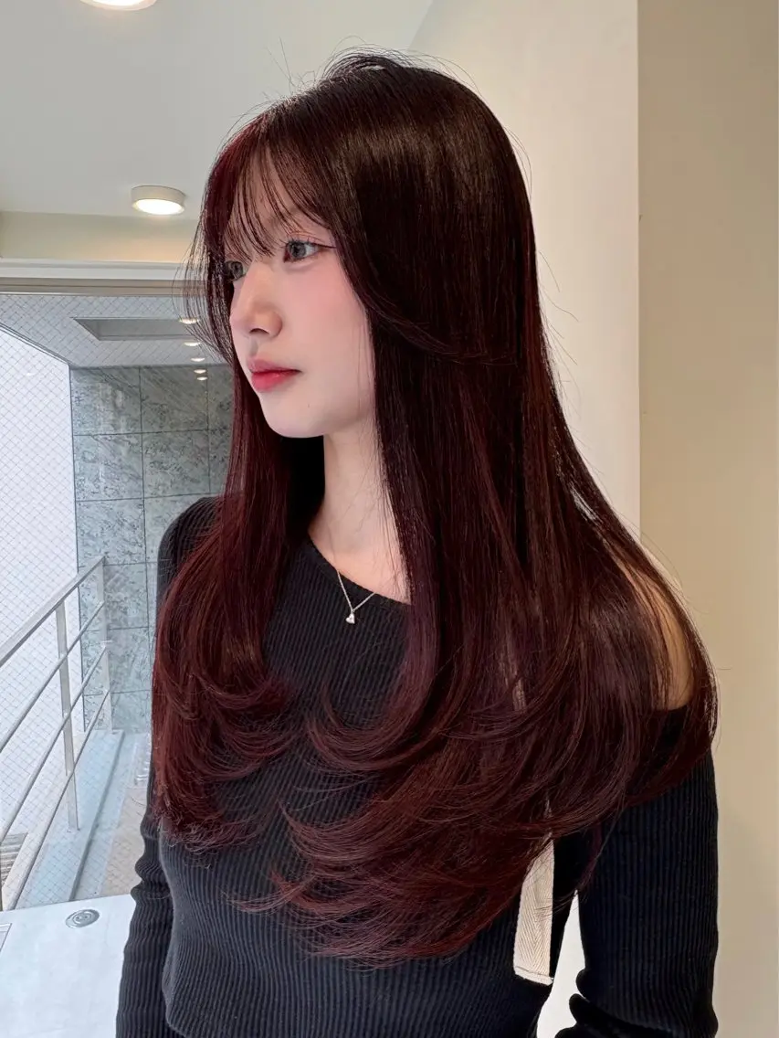 ロング カラー 透明感カラー アオイのヘアスタイル