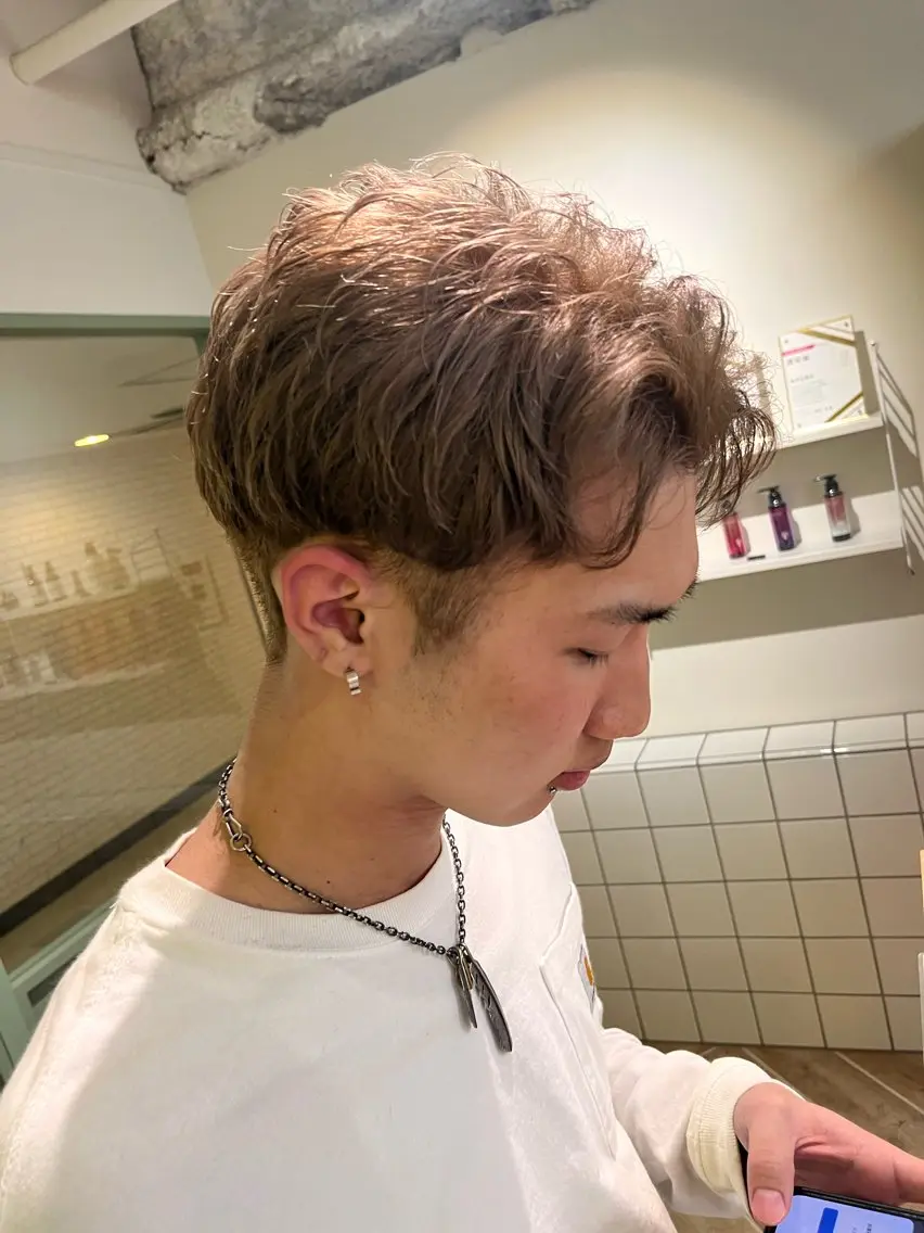 ショート カラー メンズ メンズブリーチ ブリーチ くせ毛 ショートヘア カット ヘアカラー トリートメント 縮毛/パーマ/カラー LUVISM佐藤里咲のヘアスタイル
